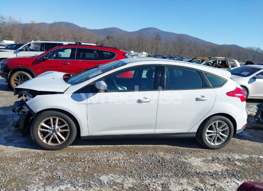 Photo 15 of 2018 Ford Focus SE (VIN 1FADP3K27JL251455)