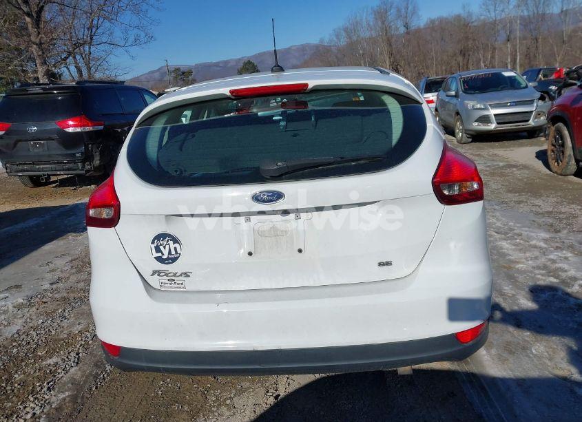 Photo 17 of 2018 Ford Focus SE (VIN 1FADP3K27JL251455)