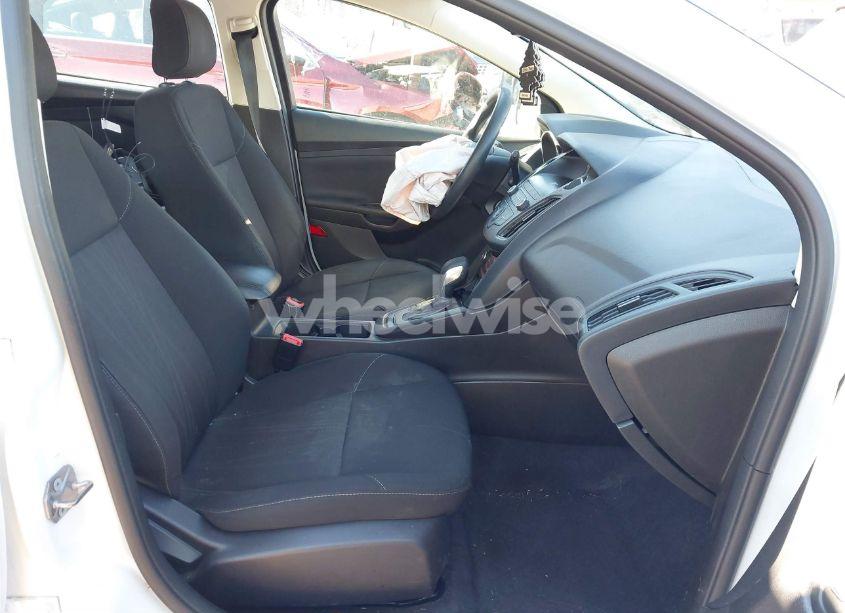 Photo 5 of 2018 Ford Focus SE (VIN 1FADP3K27JL251455)