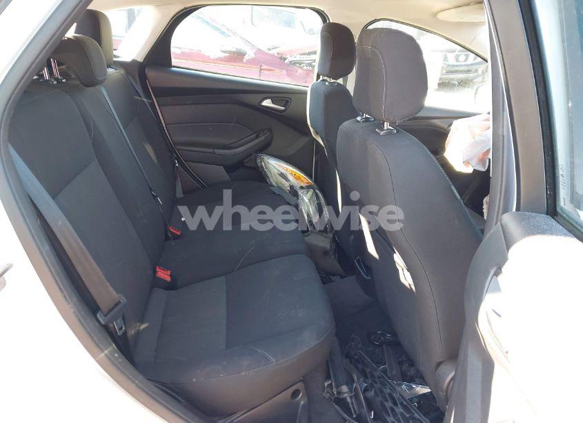 Photo 8 of 2018 Ford Focus SE (VIN 1FADP3K27JL251455)