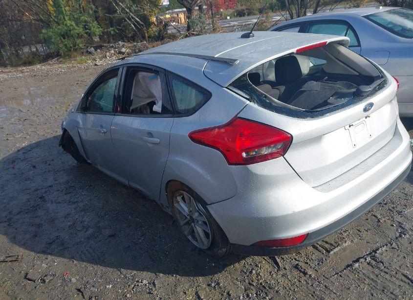 Photo 3 of 2018 Ford Focus SE (VIN 1FADP3K27JL272872)