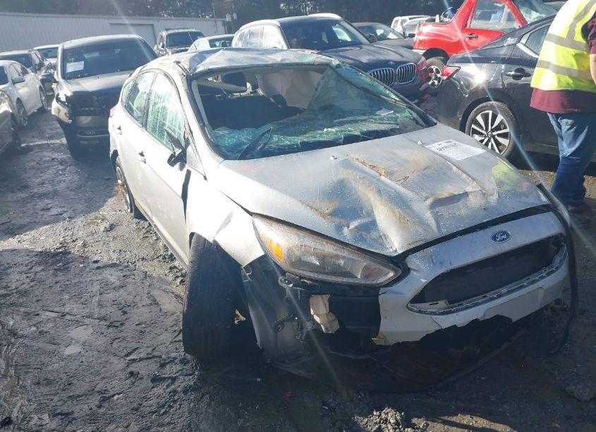 Photo 6 of 2018 Ford Focus SE (VIN 1FADP3K27JL272872)