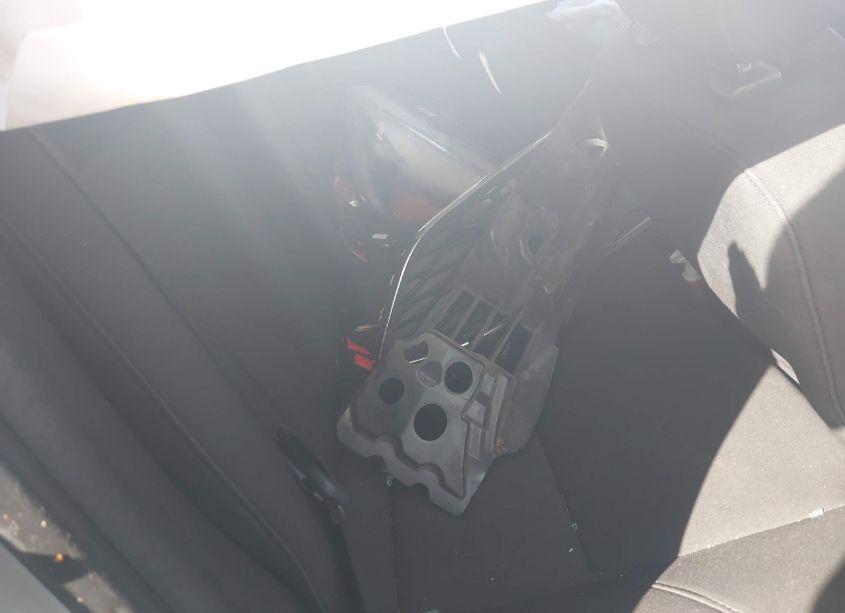 Photo 8 of 2018 Ford Focus SE (VIN 1FADP3K27JL272872)