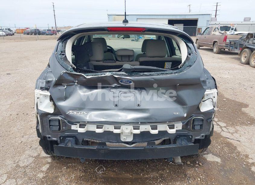 Photo 17 of 2018 Ford Focus SE (VIN 1FADP3K27JL273357)