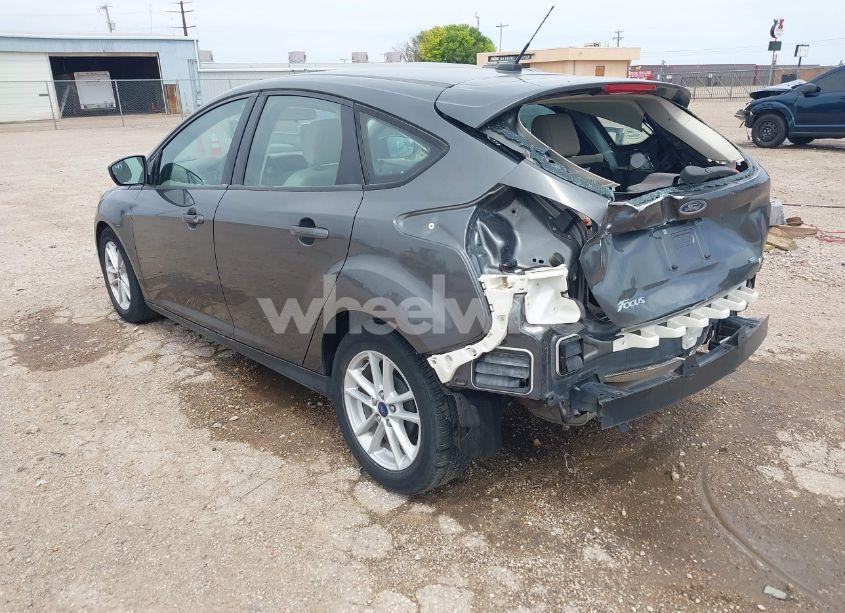 Photo 3 of 2018 Ford Focus SE (VIN 1FADP3K27JL273357)