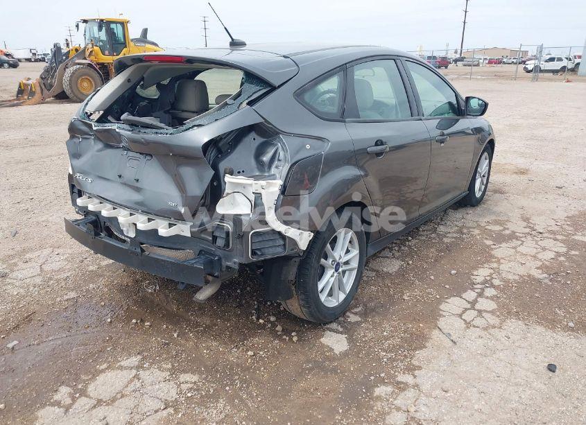 Photo 4 of 2018 Ford Focus SE (VIN 1FADP3K27JL273357)