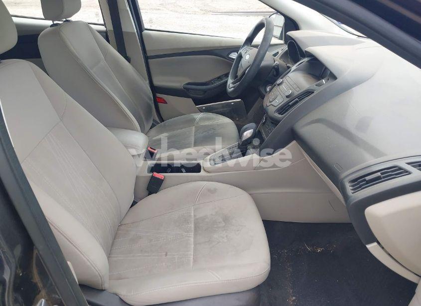 Photo 5 of 2018 Ford Focus SE (VIN 1FADP3K27JL273357)