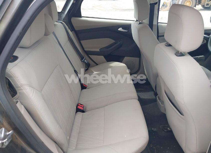 Photo 8 of 2018 Ford Focus SE (VIN 1FADP3K27JL273357)