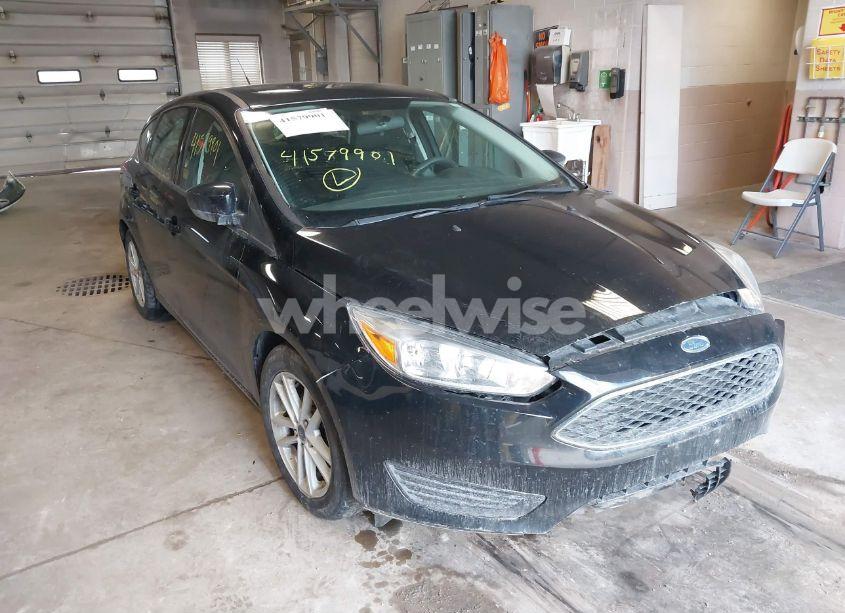 2018 Ford Focus SE (VIN 1FADP3K27JL280163) main photo