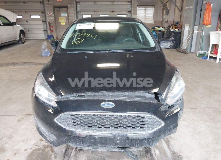 Photo 13 of 2018 Ford Focus SE (VIN 1FADP3K27JL280163)
