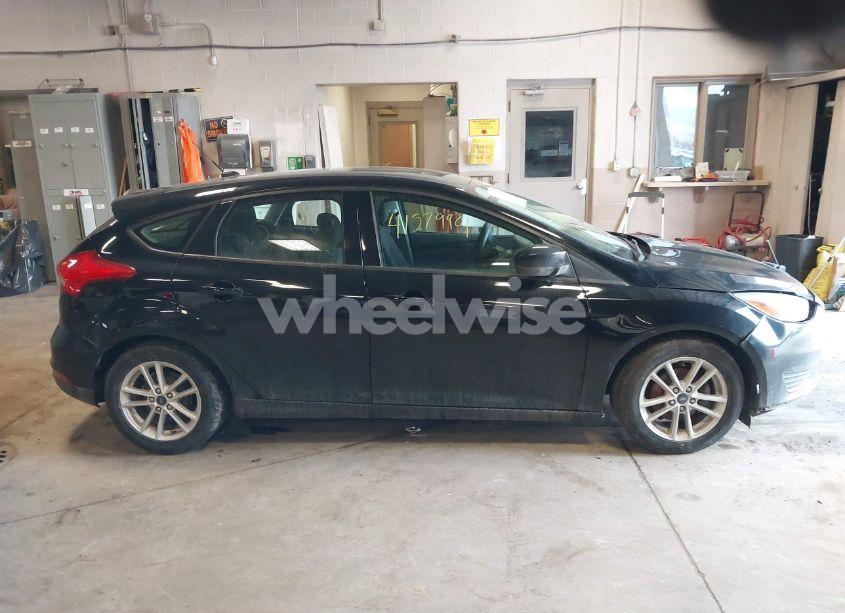 Photo 14 of 2018 Ford Focus SE (VIN 1FADP3K27JL280163)