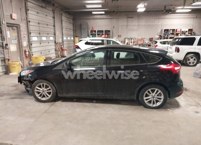 Photo 15 of 2018 Ford Focus SE (VIN 1FADP3K27JL280163)