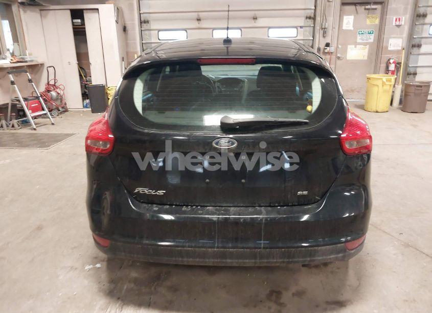 Photo 17 of 2018 Ford Focus SE (VIN 1FADP3K27JL280163)