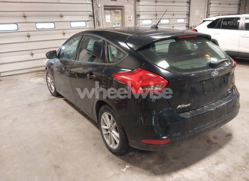 Photo 3 of 2018 Ford Focus SE (VIN 1FADP3K27JL280163)