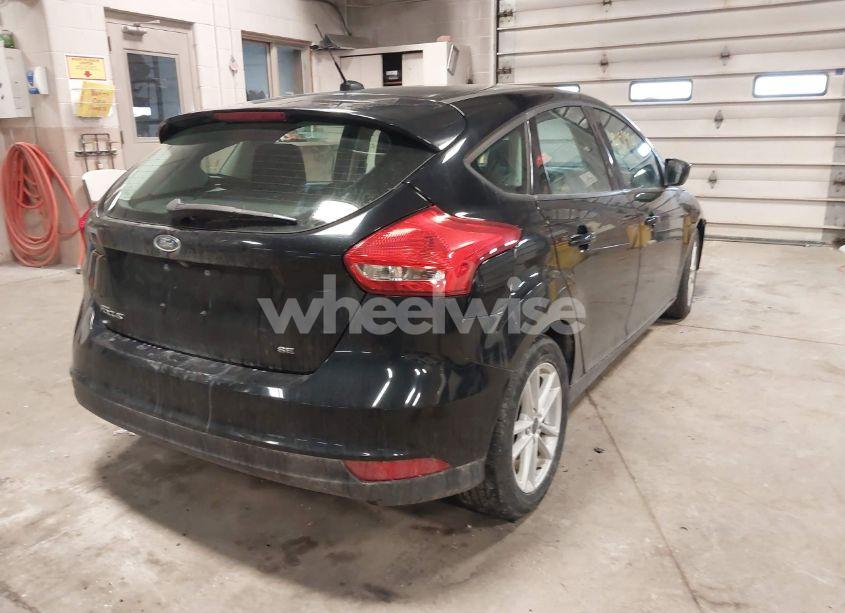 Photo 4 of 2018 Ford Focus SE (VIN 1FADP3K27JL280163)