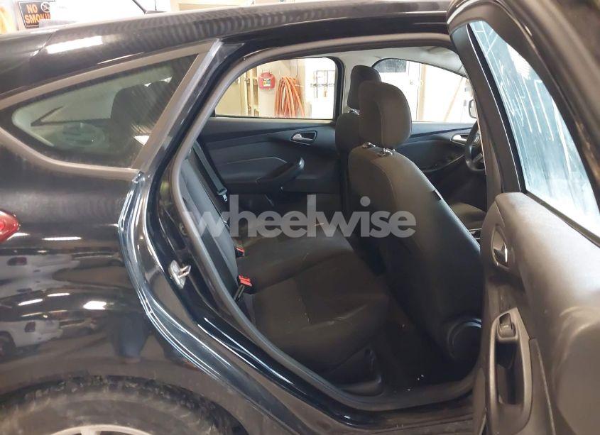 Photo 8 of 2018 Ford Focus SE (VIN 1FADP3K27JL280163)