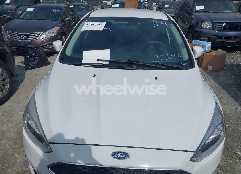 Photo 12 of 2018 Ford Focus SE (VIN 1FADP3K27JL316076)
