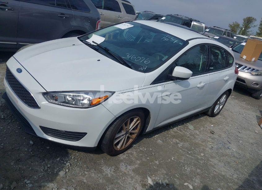 Photo 2 of 2018 Ford Focus SE (VIN 1FADP3K27JL316076)