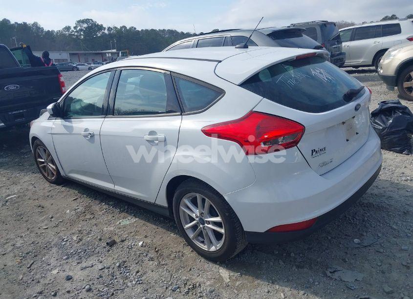 Photo 3 of 2018 Ford Focus SE (VIN 1FADP3K27JL316076)