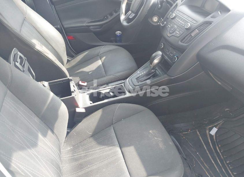 Photo 5 of 2018 Ford Focus SE (VIN 1FADP3K27JL316076)