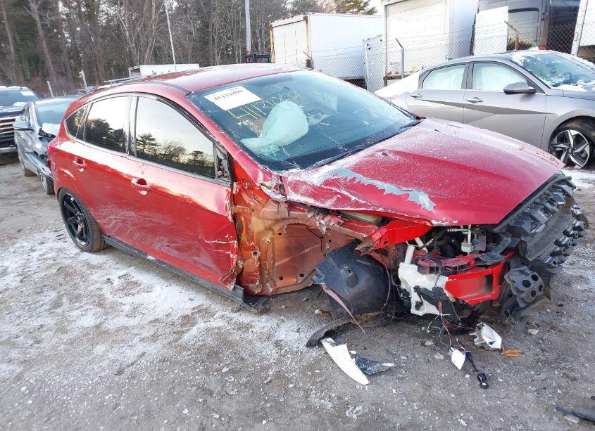 2018 Ford Focus SE (VIN 1FADP3K27JL316739) main photo