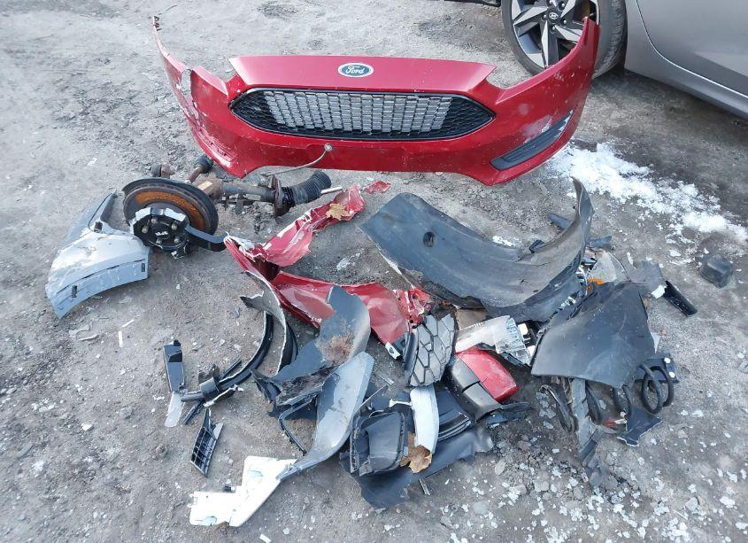 Photo 11 of 2018 Ford Focus SE (VIN 1FADP3K27JL316739)