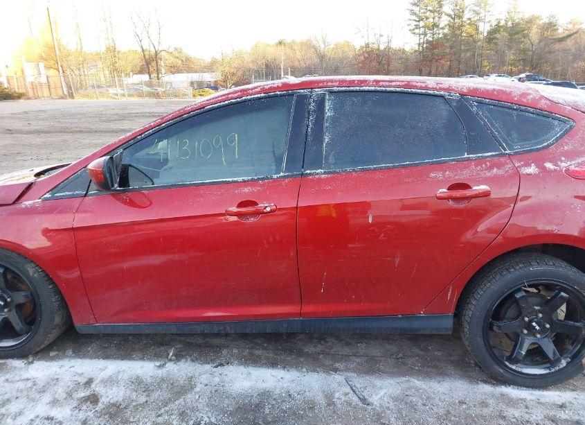 Photo 14 of 2018 Ford Focus SE (VIN 1FADP3K27JL316739)
