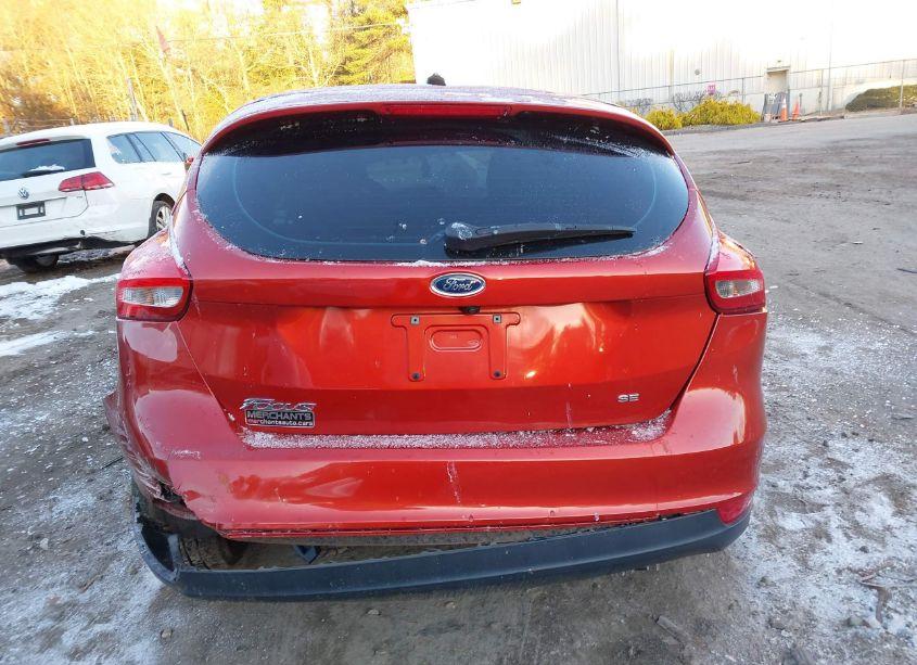 Photo 16 of 2018 Ford Focus SE (VIN 1FADP3K27JL316739)