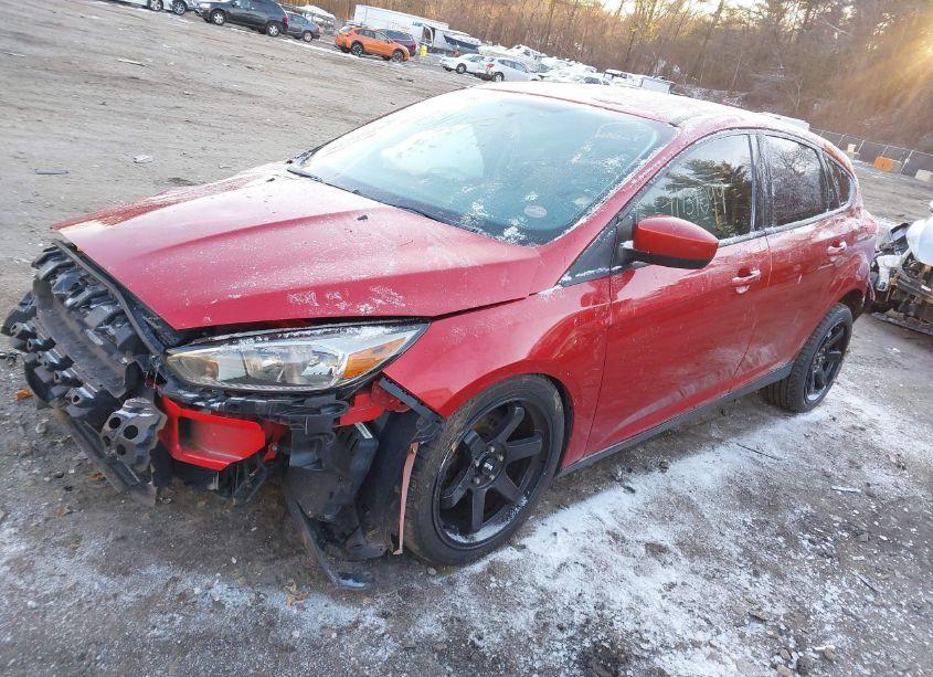 Photo 2 of 2018 Ford Focus SE (VIN 1FADP3K27JL316739)