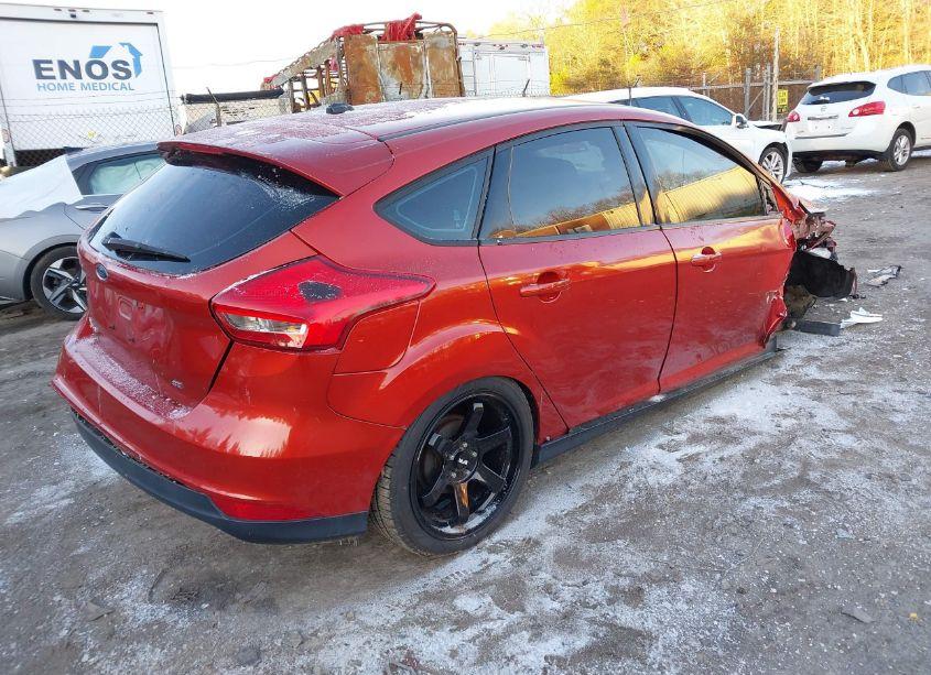 Photo 4 of 2018 Ford Focus SE (VIN 1FADP3K27JL316739)