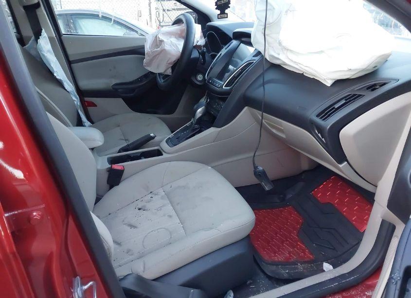 Photo 5 of 2018 Ford Focus SE (VIN 1FADP3K27JL316739)