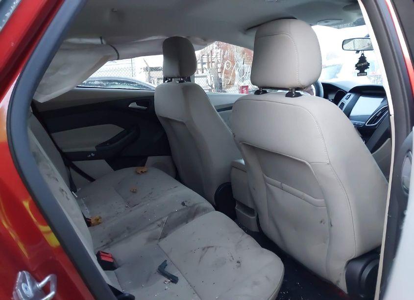 Photo 8 of 2018 Ford Focus SE (VIN 1FADP3K27JL316739)