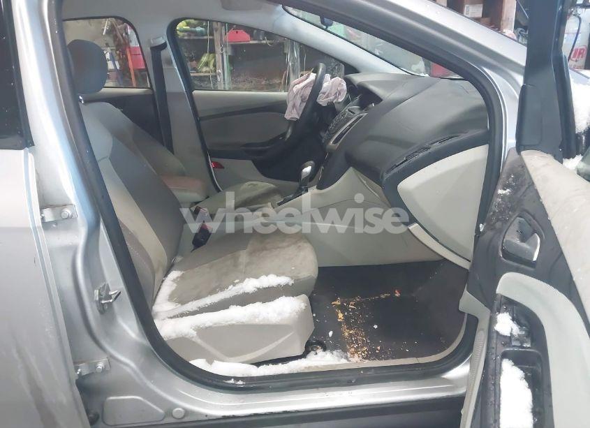 Photo 5 of 2013 Ford Focus SE (VIN 1FADP3K28DL113072)