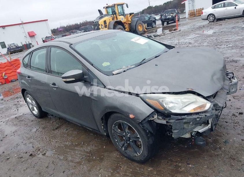 2013 Ford Focus SE (VIN 1FADP3K28DL121205) main photo