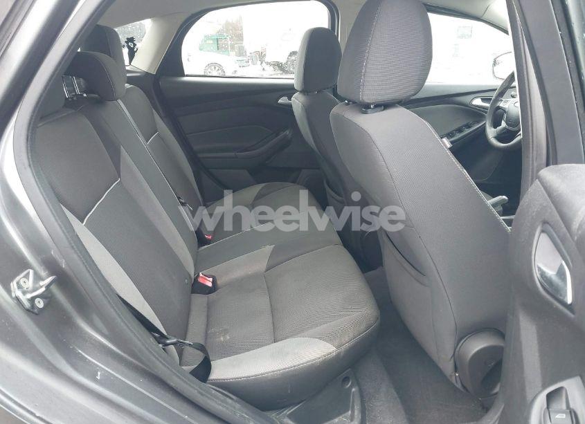 Photo 8 of 2013 Ford Focus SE (VIN 1FADP3K28DL121205)