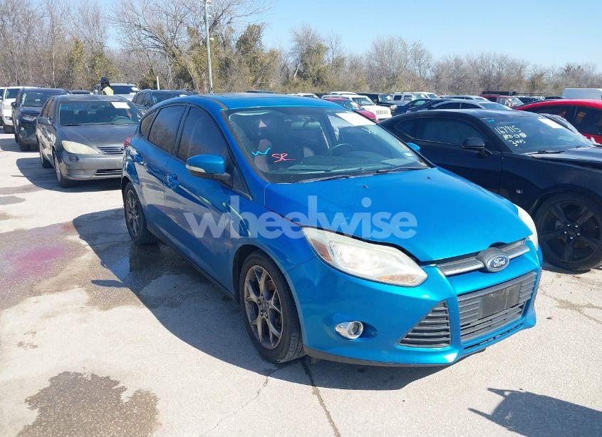 2013 Ford Focus SE (VIN 1FADP3K28DL137761) main photo