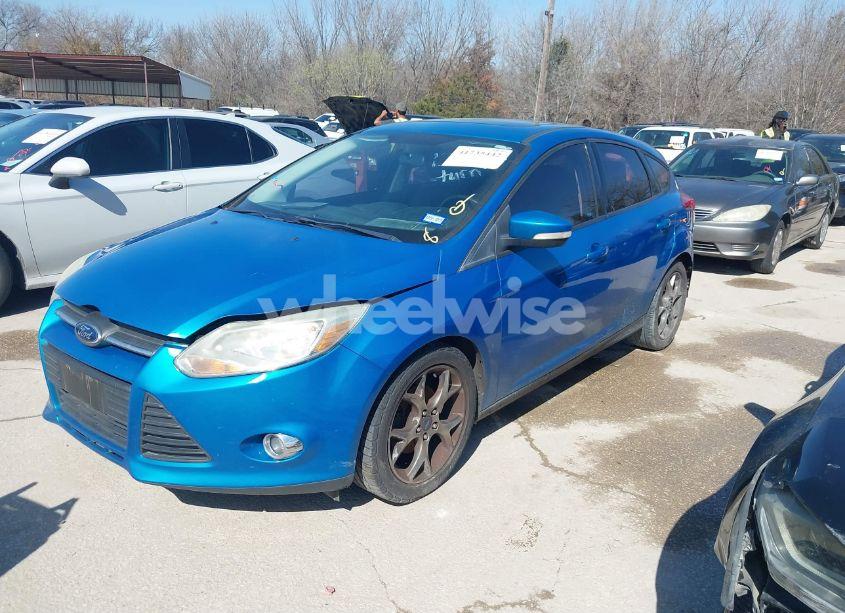 Photo 2 of 2013 Ford Focus SE (VIN 1FADP3K28DL137761)