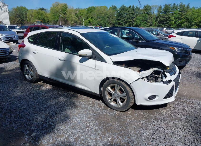 2013 Ford Focus SE (VIN 1FADP3K28DL151661) main photo