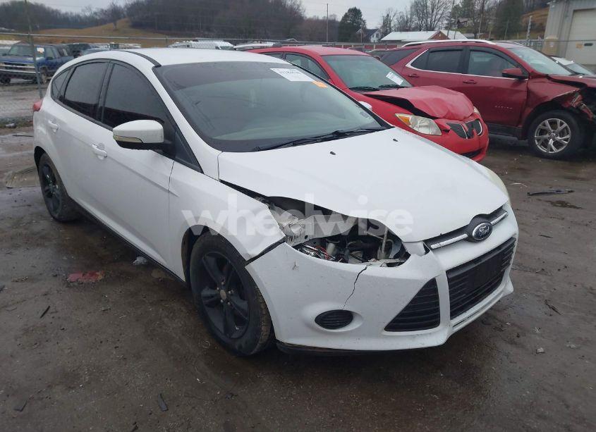 2013 Ford Focus SE (VIN 1FADP3K28DL188340) main photo