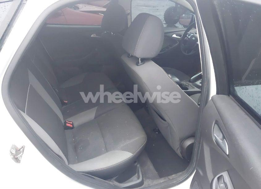 Photo 8 of 2013 Ford Focus SE (VIN 1FADP3K28DL188340)