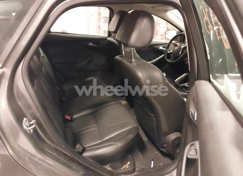 Photo 8 of 2013 Ford Focus SE (VIN 1FADP3K28DL246074)