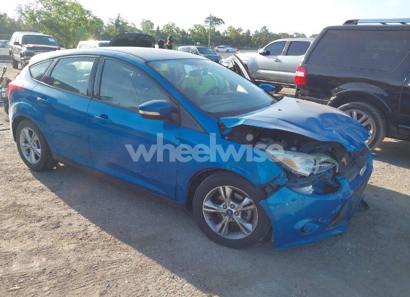 2013 Ford Focus SE (VIN 1FADP3K28DL254241) main photo