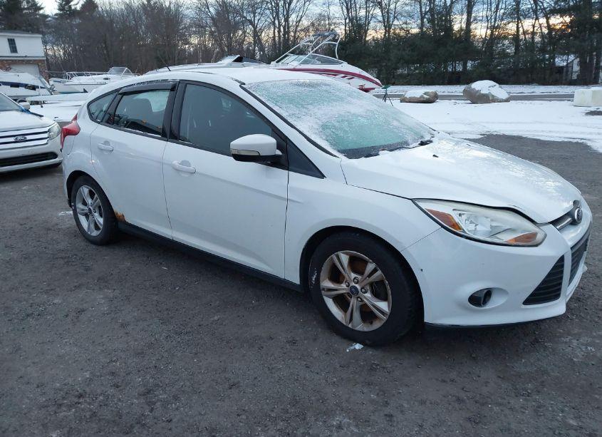 2013 Ford Focus SE (VIN 1FADP3K28DL319797) main photo