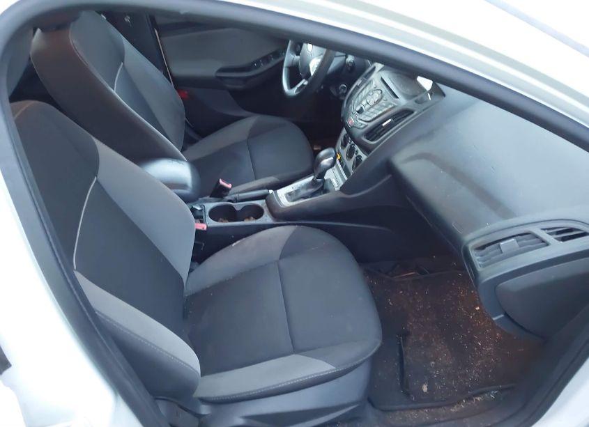 Photo 5 of 2013 Ford Focus SE (VIN 1FADP3K28DL319797)