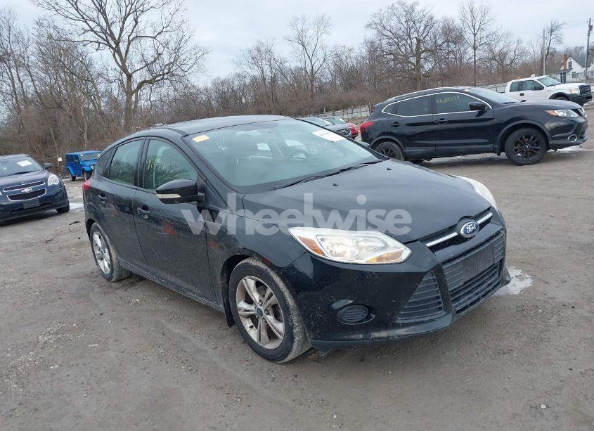 2013 Ford Focus SE (VIN 1FADP3K28DL355361) main photo