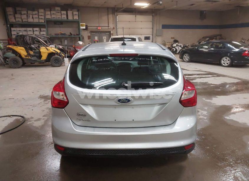 Photo 17 of 2013 Ford Focus SE (VIN 1FADP3K28DL367770)