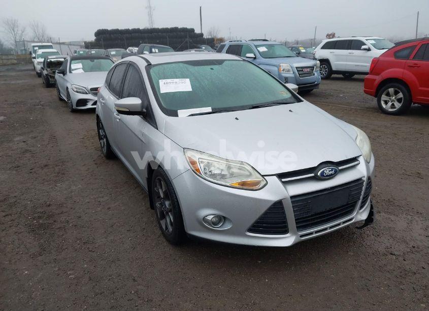 2014 Ford Focus SE (VIN 1FADP3K28EL102266) main photo