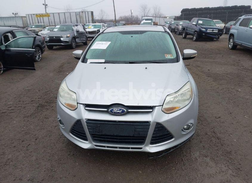 Photo 11 of 2014 Ford Focus SE (VIN 1FADP3K28EL102266)