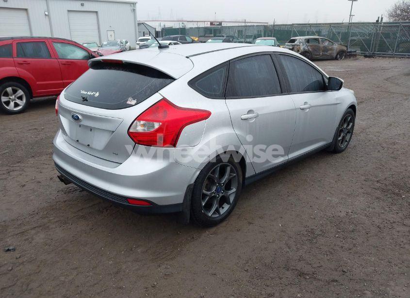 Photo 4 of 2014 Ford Focus SE (VIN 1FADP3K28EL102266)