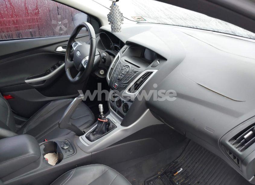 Photo 5 of 2014 Ford Focus SE (VIN 1FADP3K28EL102266)